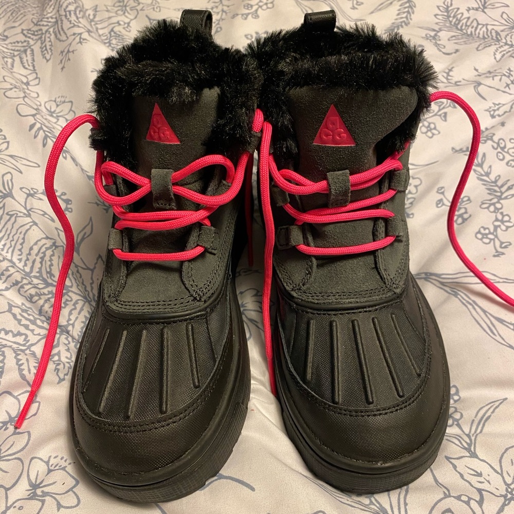 Girls Nike size 4Y boots
